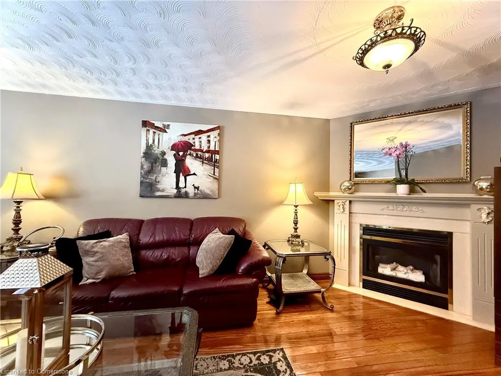 9 Sugarberry Court