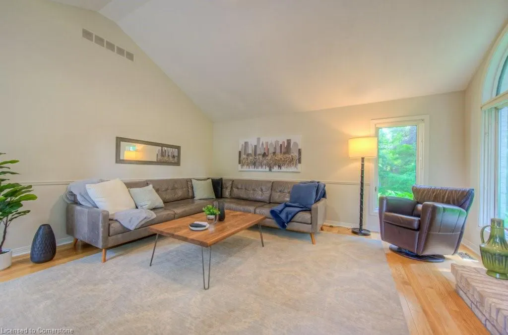 17 Post Horn Place