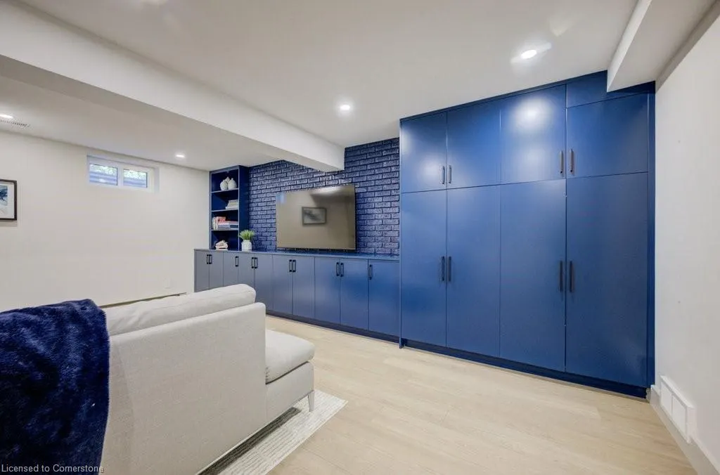 17 Post Horn Place