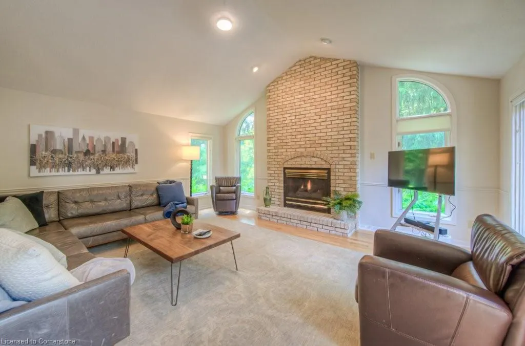 17 Post Horn Place