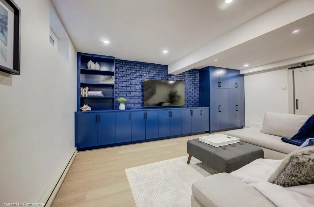 17 Post Horn Place