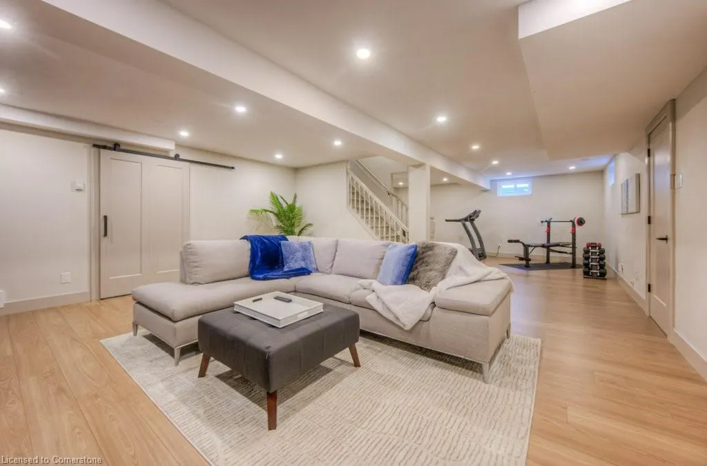 17 Post Horn Place