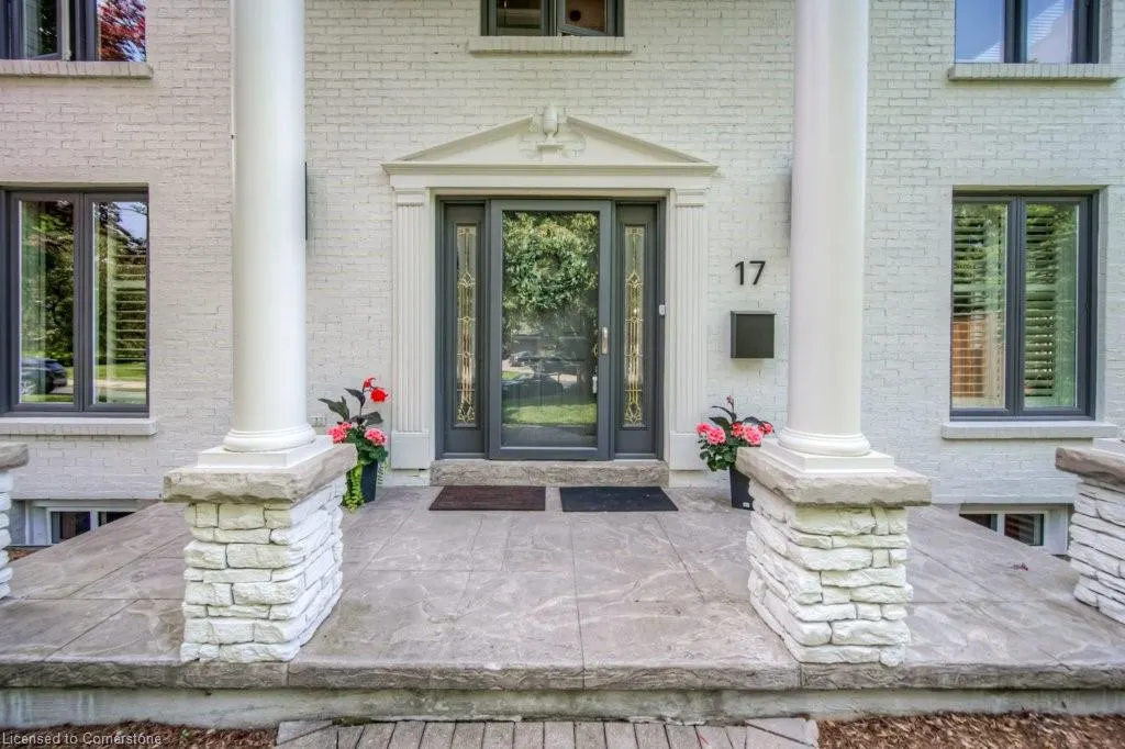 17 Post Horn Place