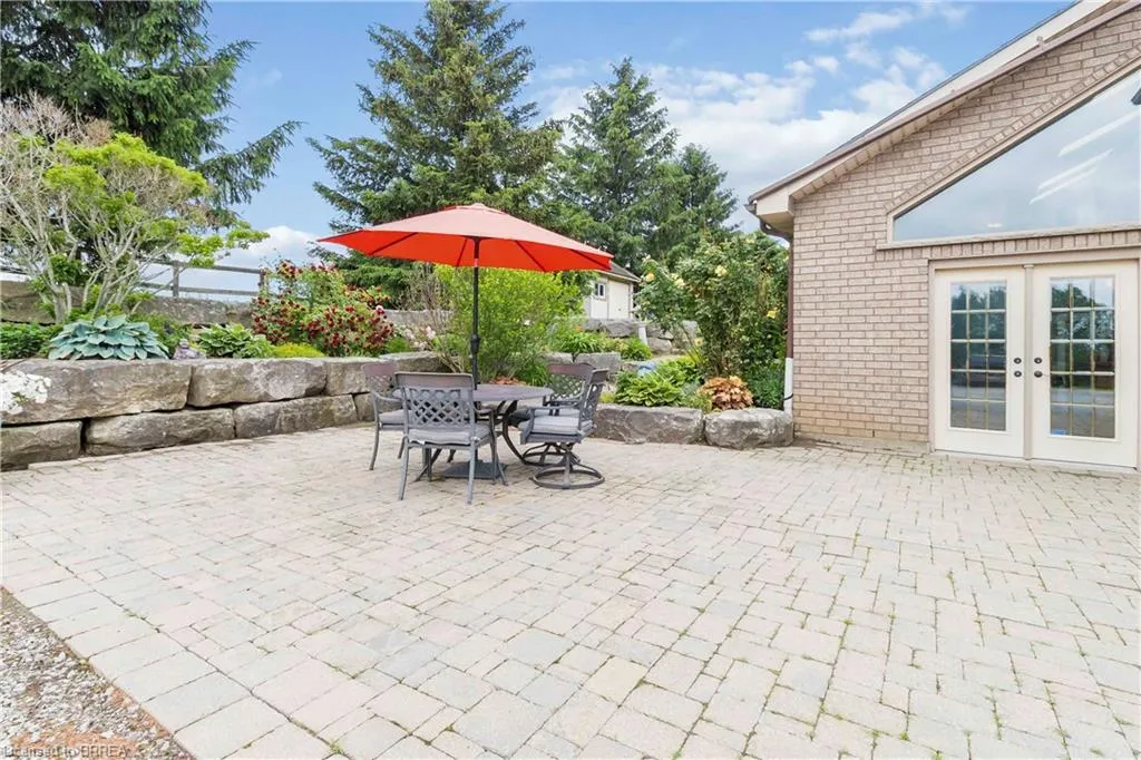221 Old Onondaga Road E