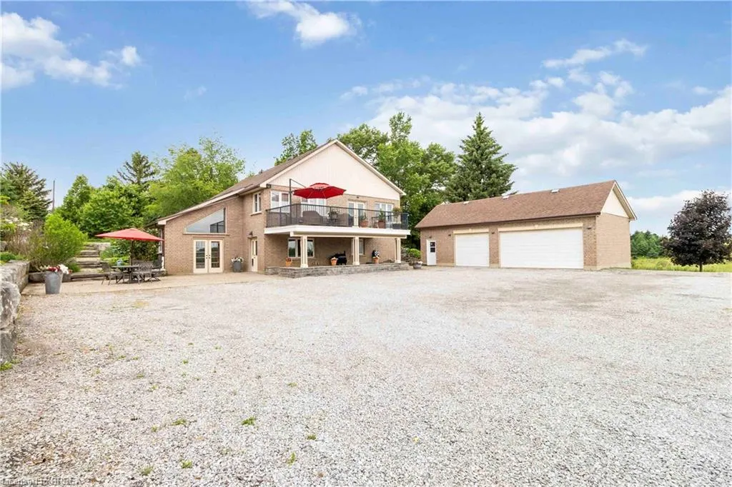 221 Old Onondaga Road E
