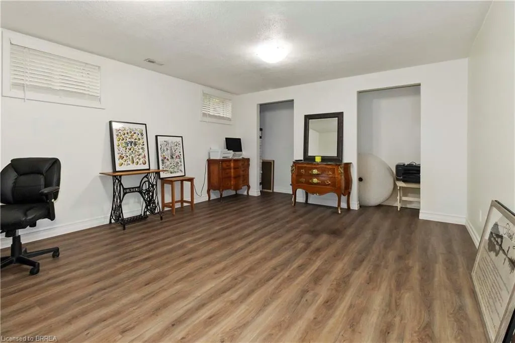 221 Old Onondaga Road E