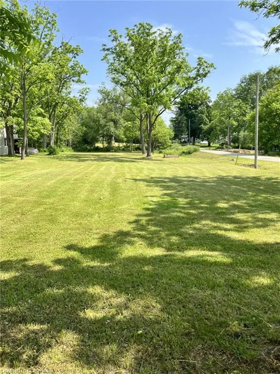 LOT 5 Centre Street S