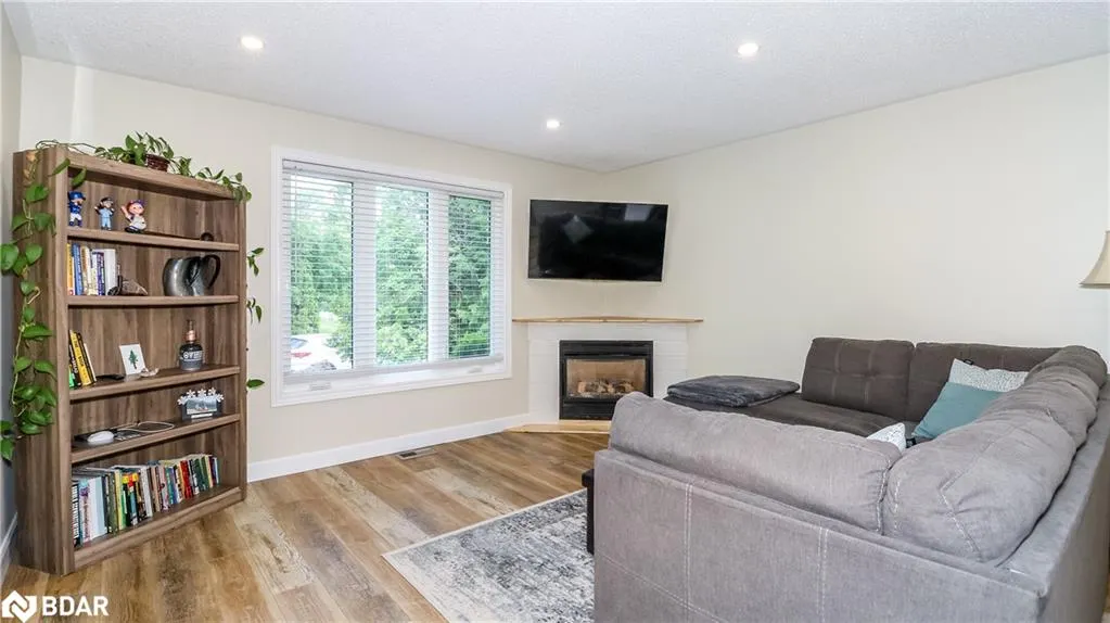 1 Mariposa Drive