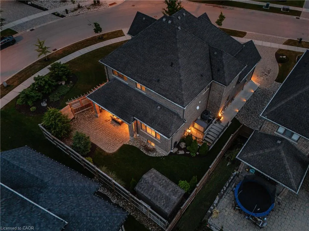 546 Manor Ridge Crescent