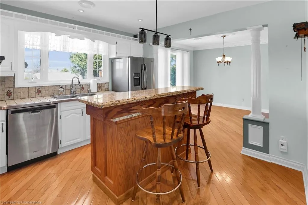 280A Main Street W