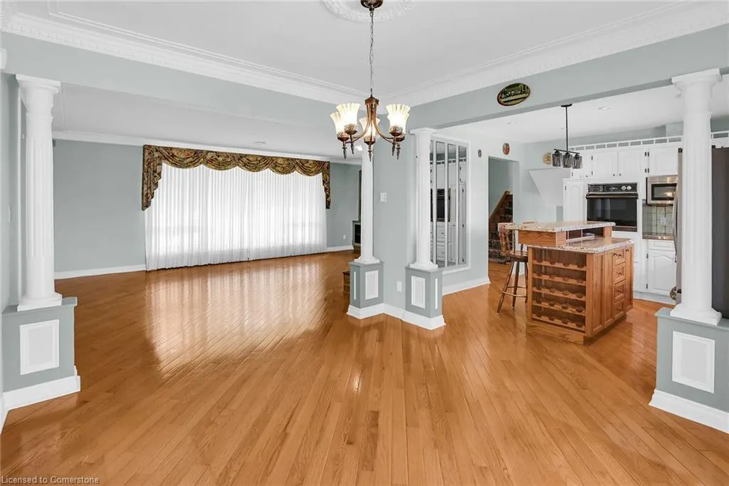 280A Main Street W