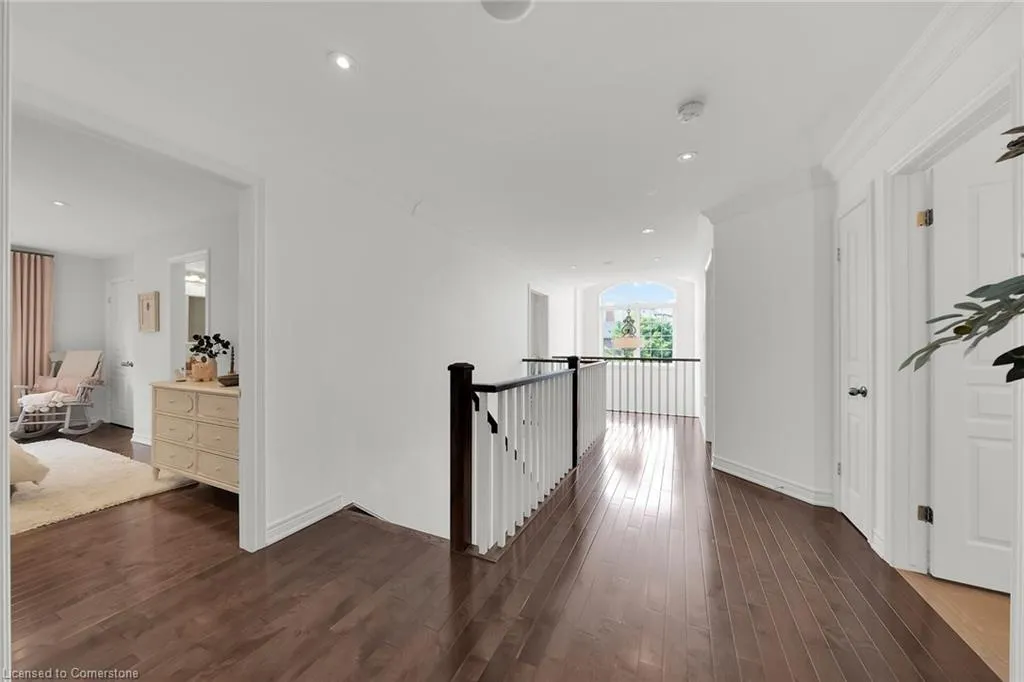 6 Vanderburgh Lane