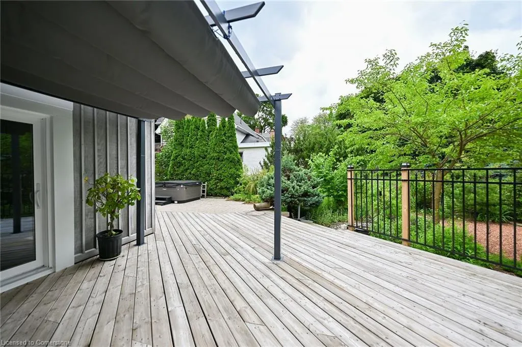 14 Robinson Street S