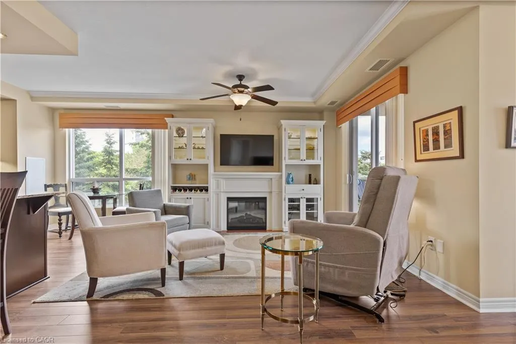 539 Belmont Avenue W, #208