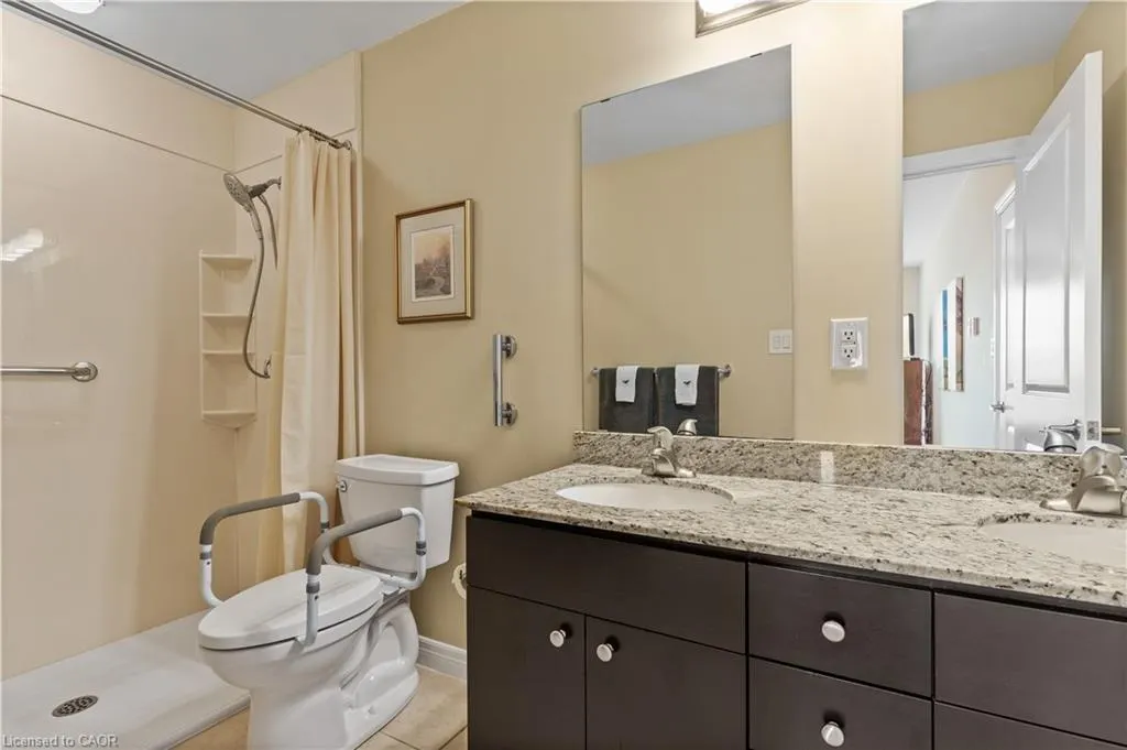 539 Belmont Avenue W, #208