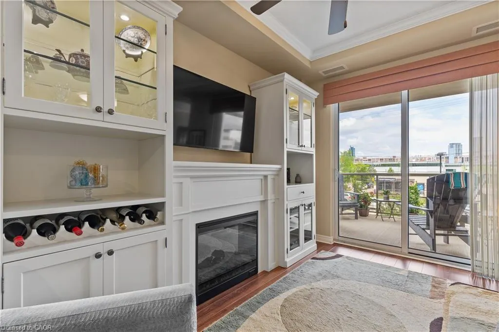 539 Belmont Avenue W, #208