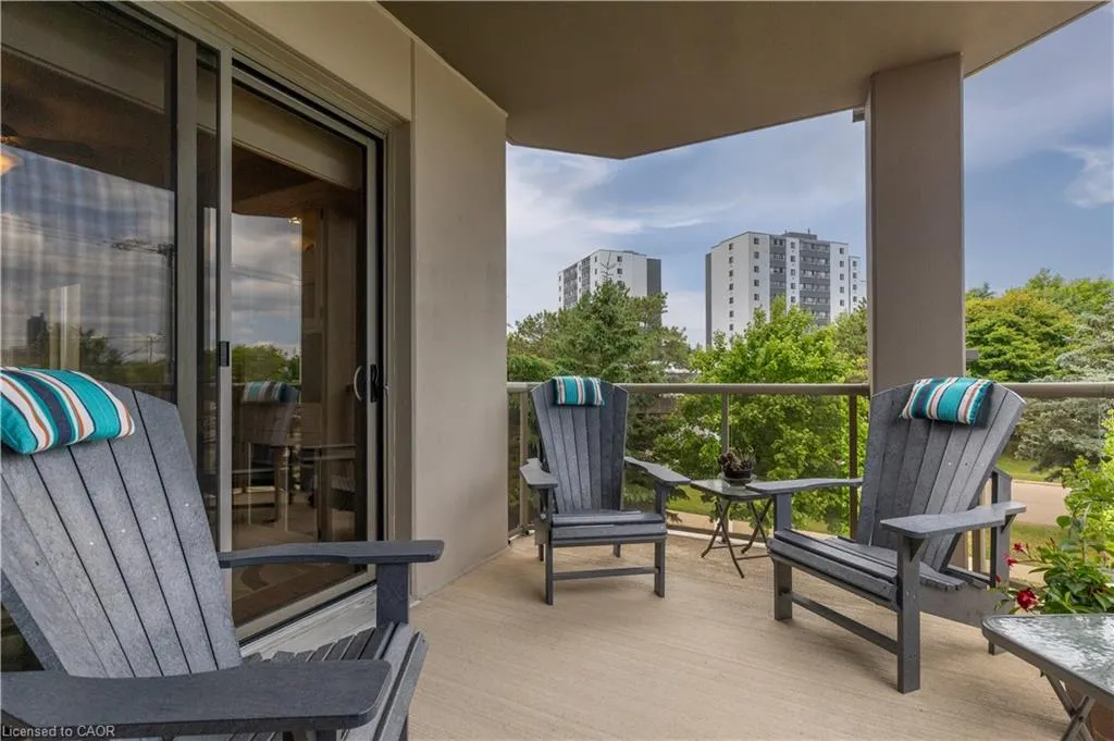 539 Belmont Avenue W, #208