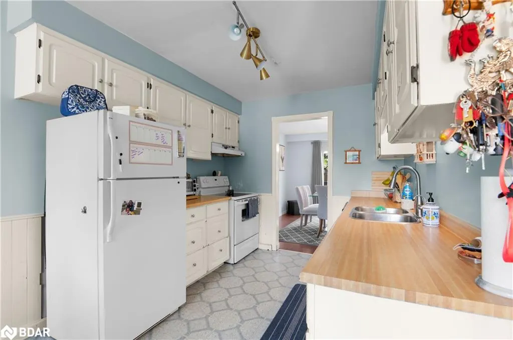 6058 Starfield Crescent