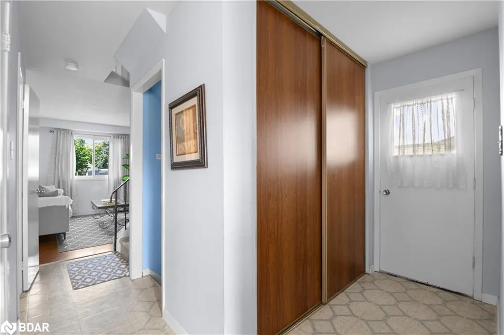 6058 Starfield Crescent