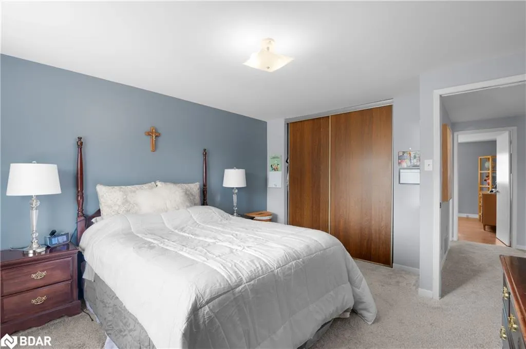 6058 Starfield Crescent