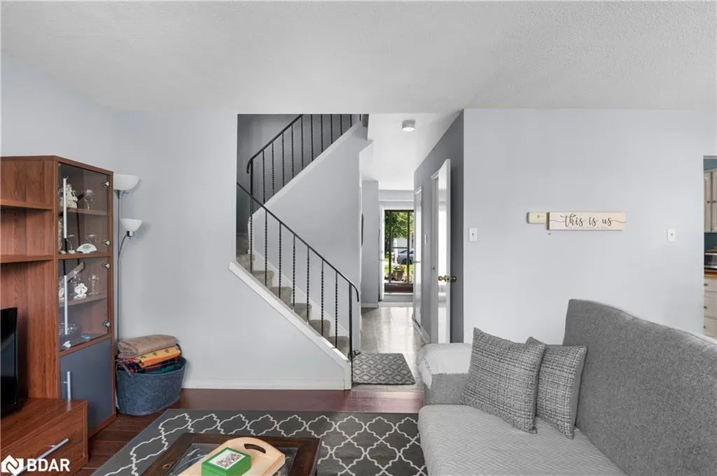 6058 Starfield Crescent