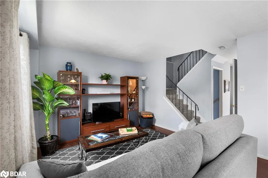 6058 Starfield Crescent