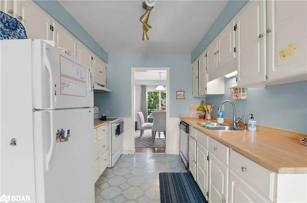 6058 Starfield Crescent
