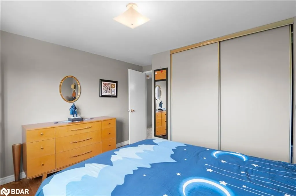 6058 Starfield Crescent