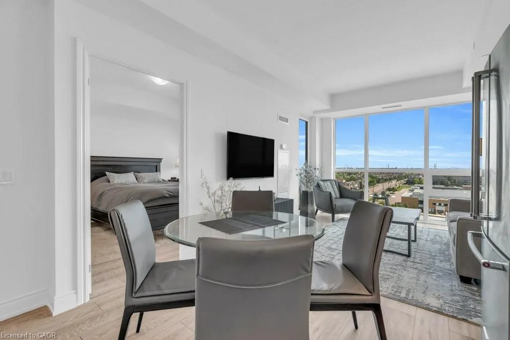 1050 Main Street E, #1004