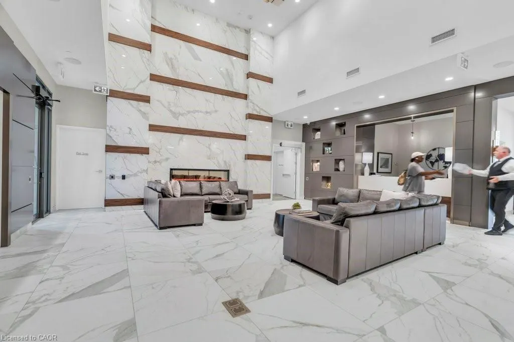 1050 Main Street E, #1004