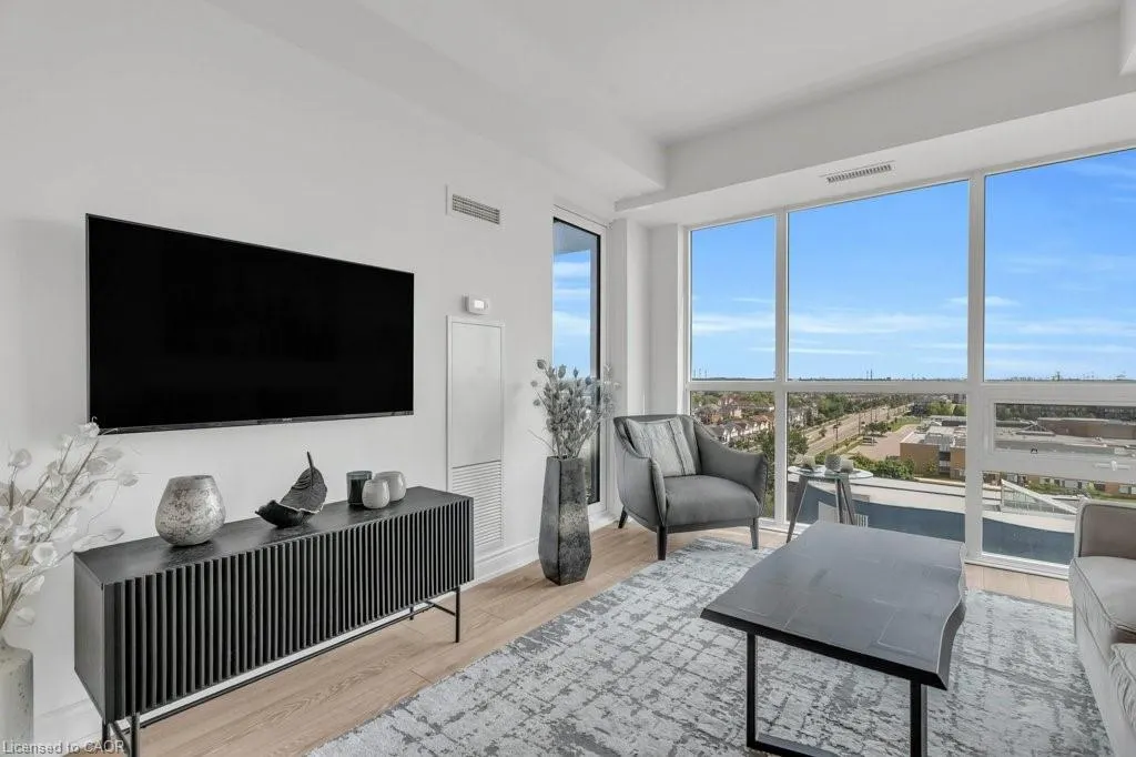 1050 Main Street E, #1004