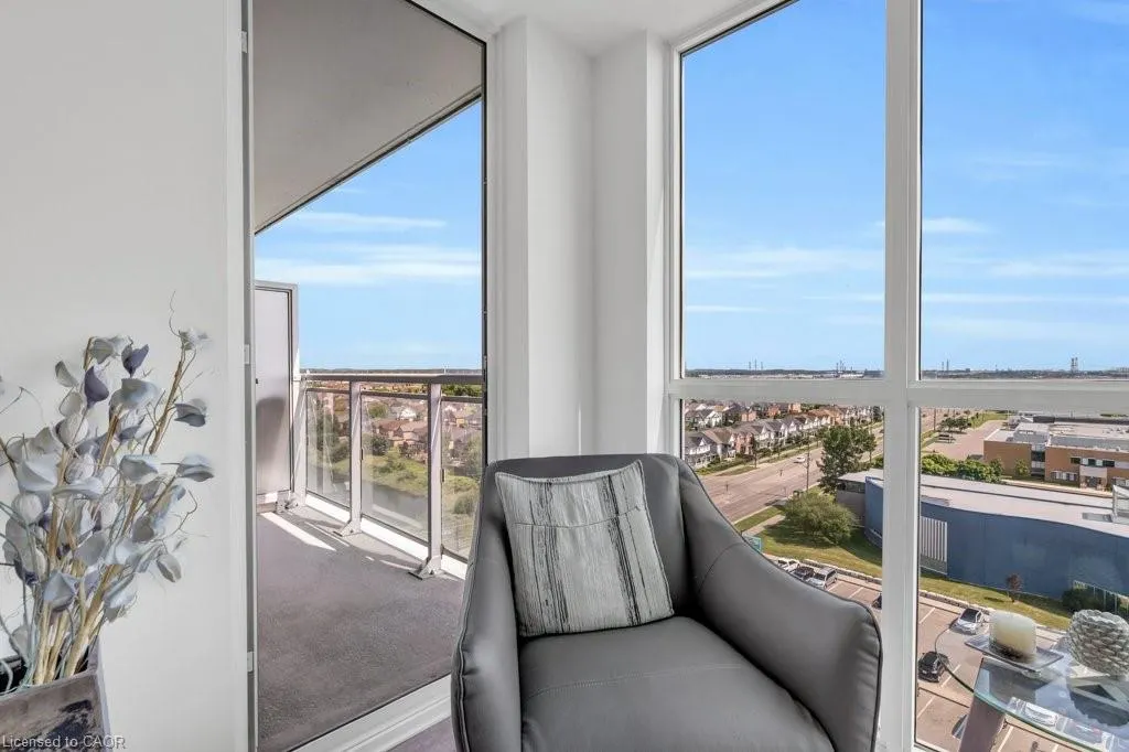 1050 Main Street E, #1004