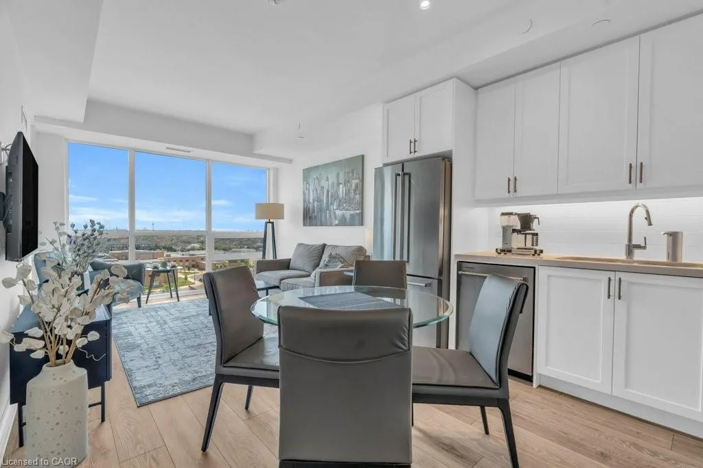 1050 Main Street E, #1004