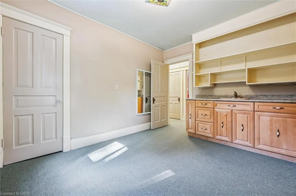5 Dekay Street