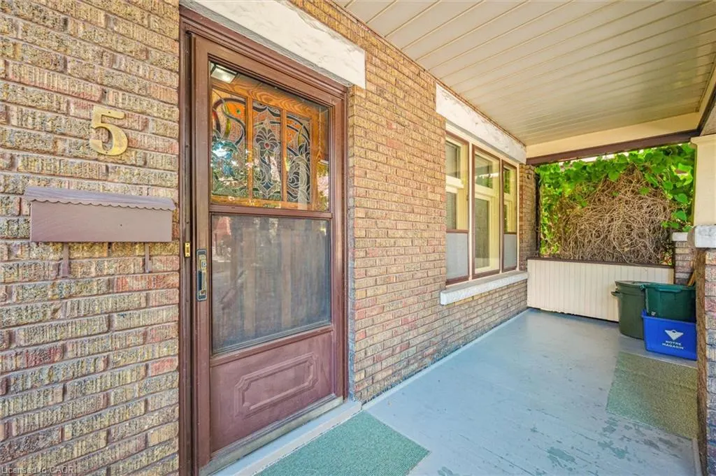 5 Dekay Street