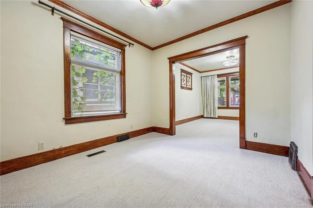 5 Dekay Street