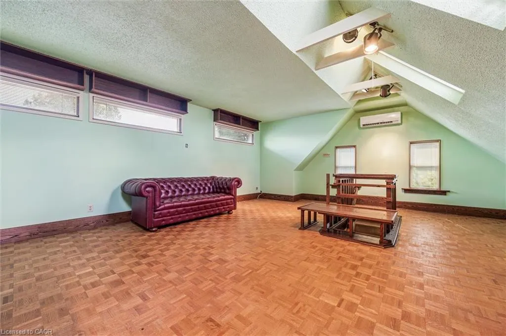 5 Dekay Street