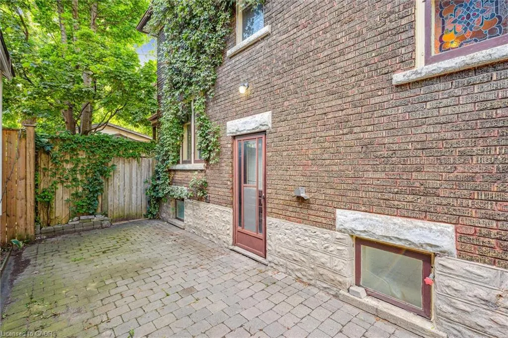 5 Dekay Street