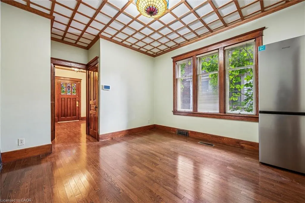 5 Dekay Street