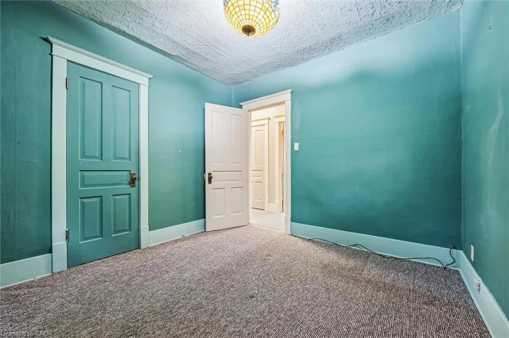 5 Dekay Street