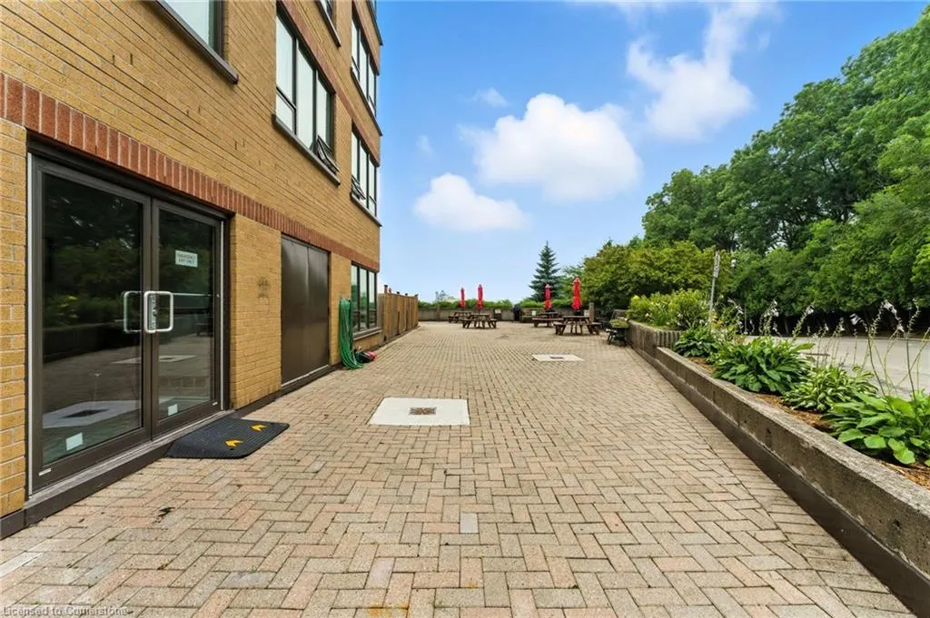 237 King Street W, #1104