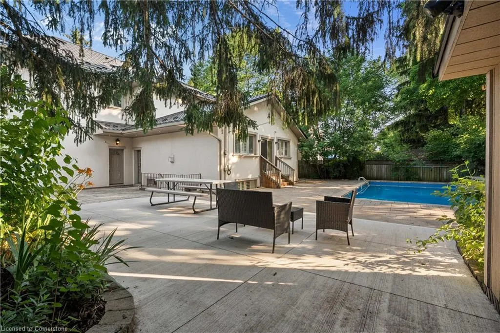 31 Ridge Drive