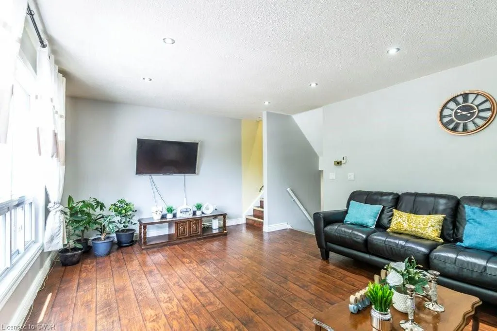 444 Stone Church Road W, #M7