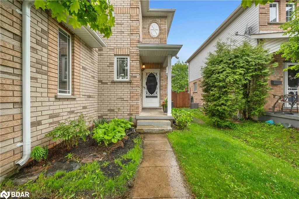 173 Julia Crescent
