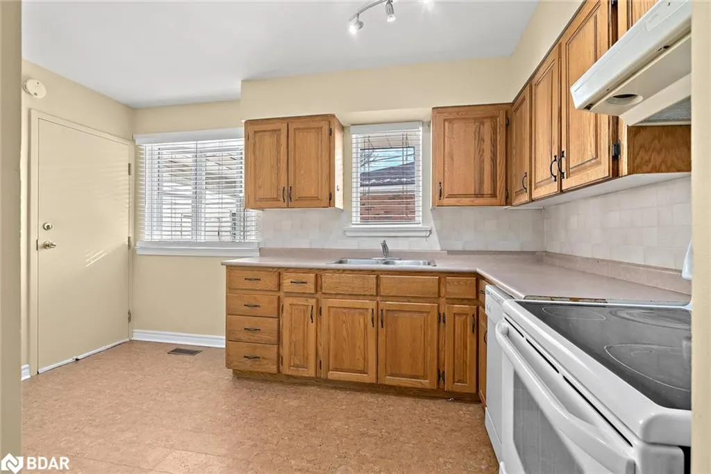 7 Rexway Drive