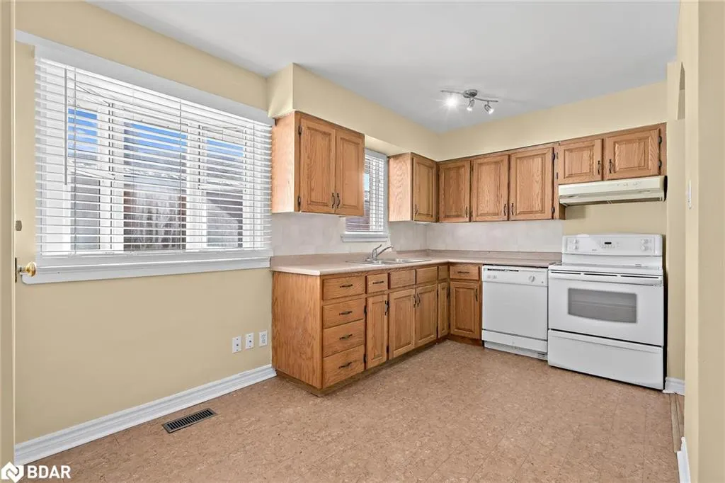 7 Rexway Drive
