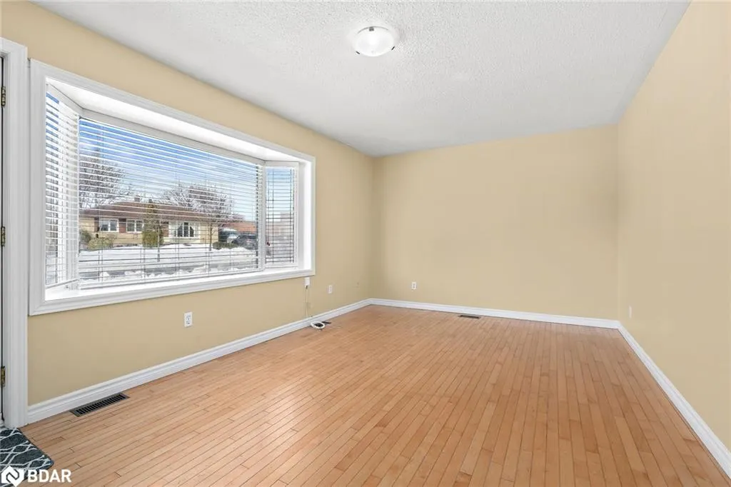 7 Rexway Drive