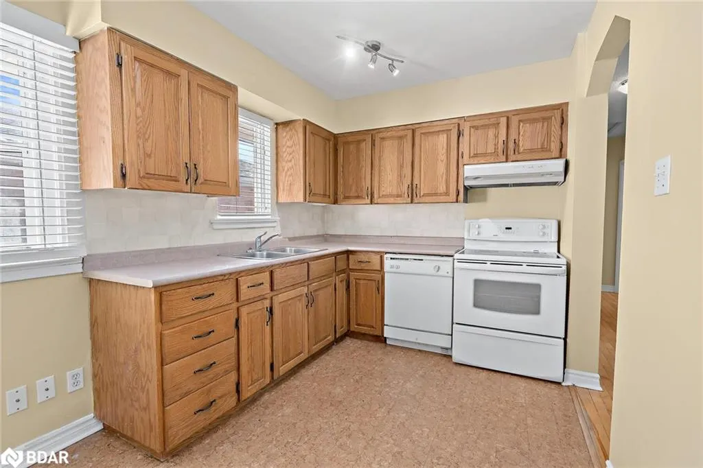 7 Rexway Drive