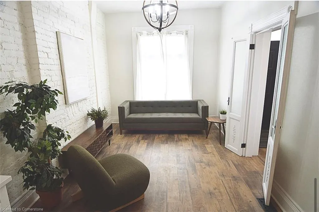 277 Main Street W