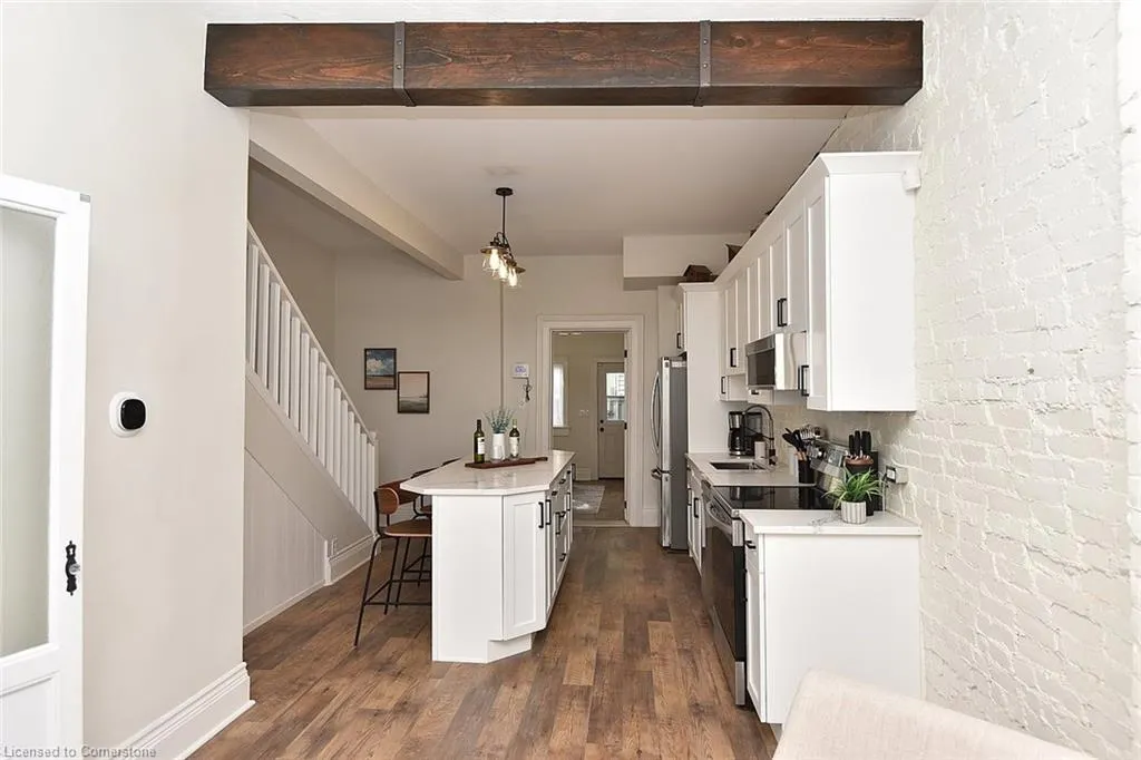 277 Main Street W